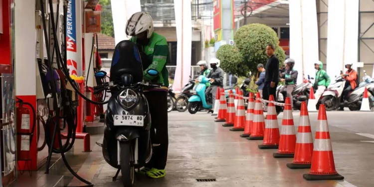 Harga Minyak Dunia Melonjak, Bagaimana Pengaruhnya ke Indonesia…?