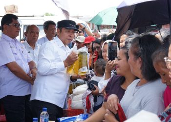 Jaga Stabilitas Harga, Bupati Taput Buka Gerakan Pangan Murah di Pasar Tarutung