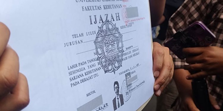 Hanya Hakim yang Berhak Minta Jokowi Tunjukkan Ijazah, Bukan Terdakwa