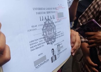 Rektor UGM Minta Penuduh Ijazah Jokowi Menunjukkan Bukti Palsunya