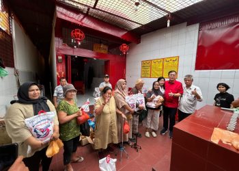 Hasyim Apresiasi Kepedulian Kelenteng Guan Shi Pho Guan Shui Tien, 650 Paket Sembako Dibagikan