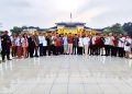 Keberagaman Nusantara Bergema, HBB dan PMS Ulosi Sultan Deli di Istana Maimun