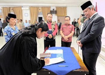 Lantik 12 Pejabat, Pemkab Taput Tekankan Integritas dan Pelayanan Publik yang Responsif
