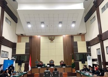 Video Saat Roy Suryo Tuding Ijazah Jokowi Palsu Ditampilkan di PN Jaktim