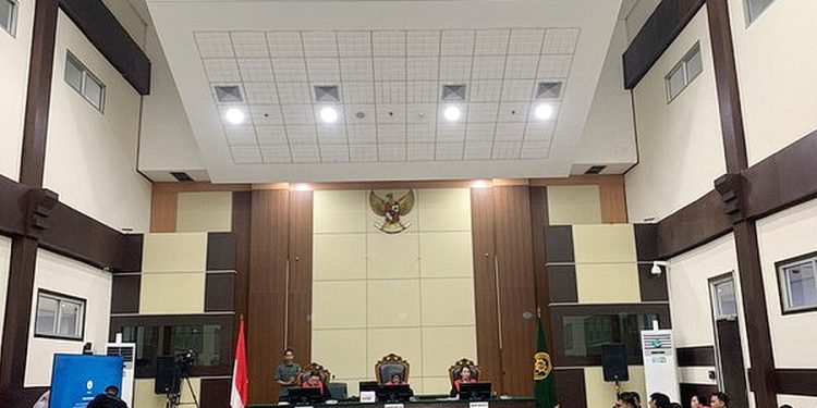 Video Saat Roy Suryo Tuding Ijazah Jokowi Palsu Ditampilkan di PN Jaktim